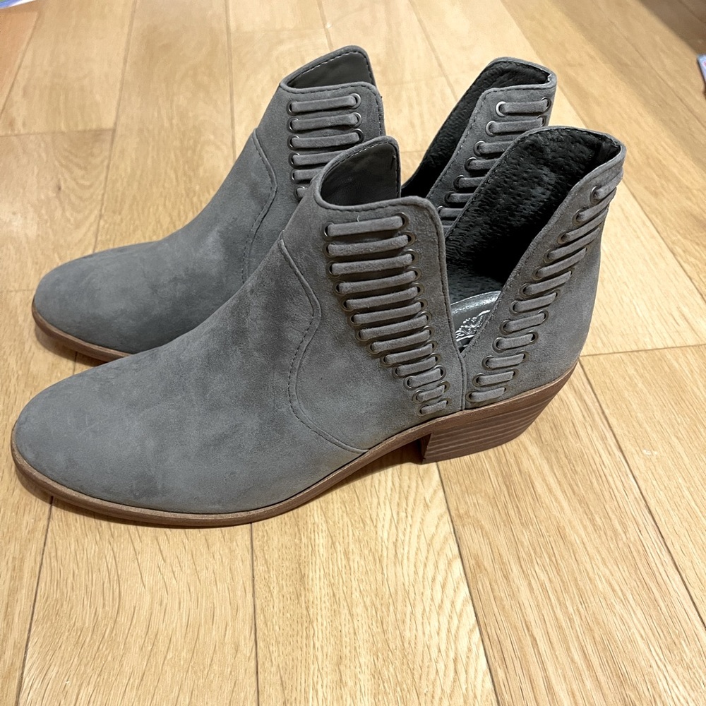 Brand new suede Vince Camuto boots sz6